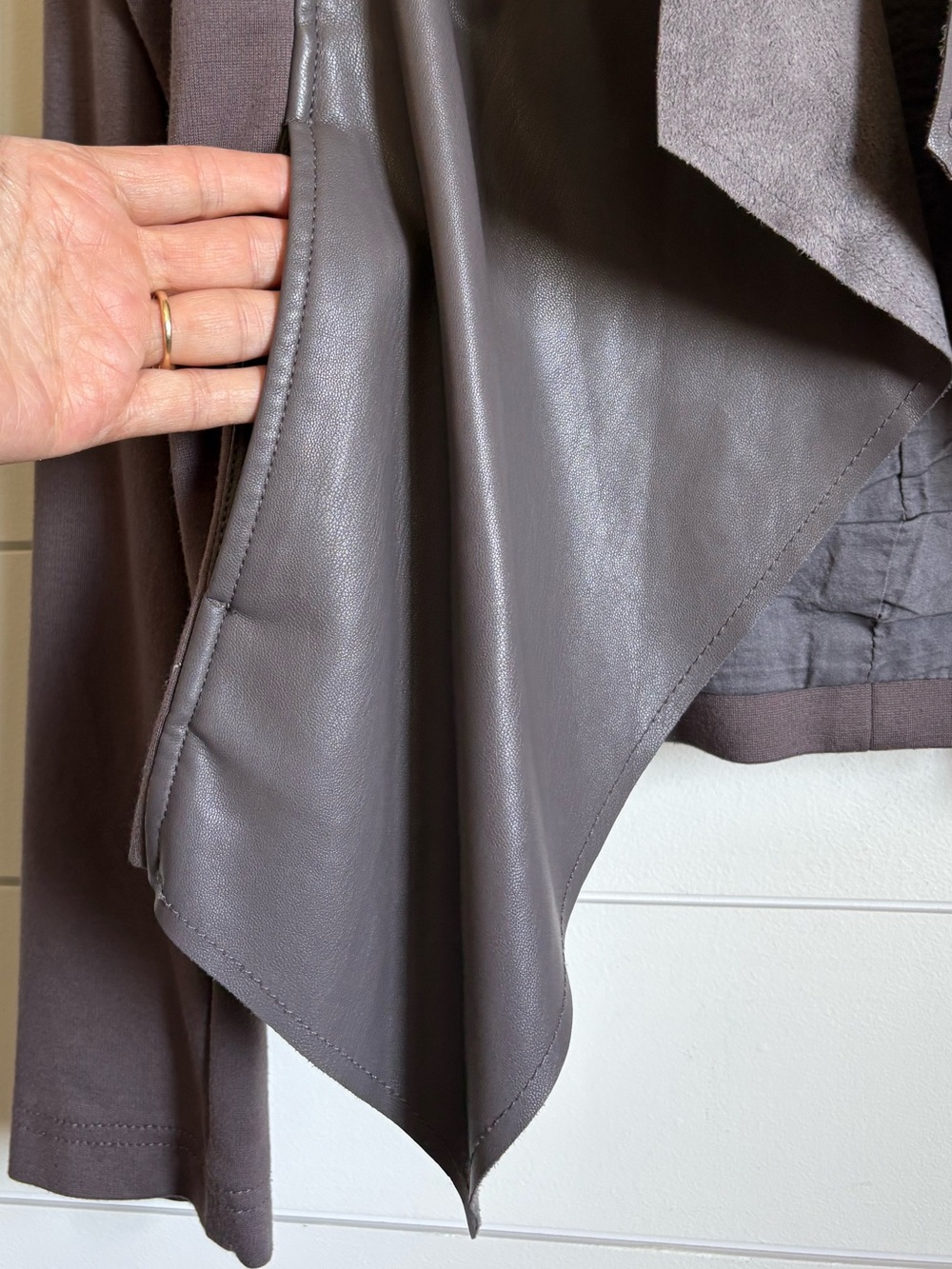 Edyson Pewter Waterfall Open-Front Faux Leather & Suede Jacket w Snap Cuffs Sz M - Picture 10 of 11